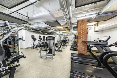 https://d206qjx0felmzj.cloudfront.net/unit-images/18bf79b3-140c-485d-9e84-502beef877b9/s/21West86_gym1_web_3SMso.webp