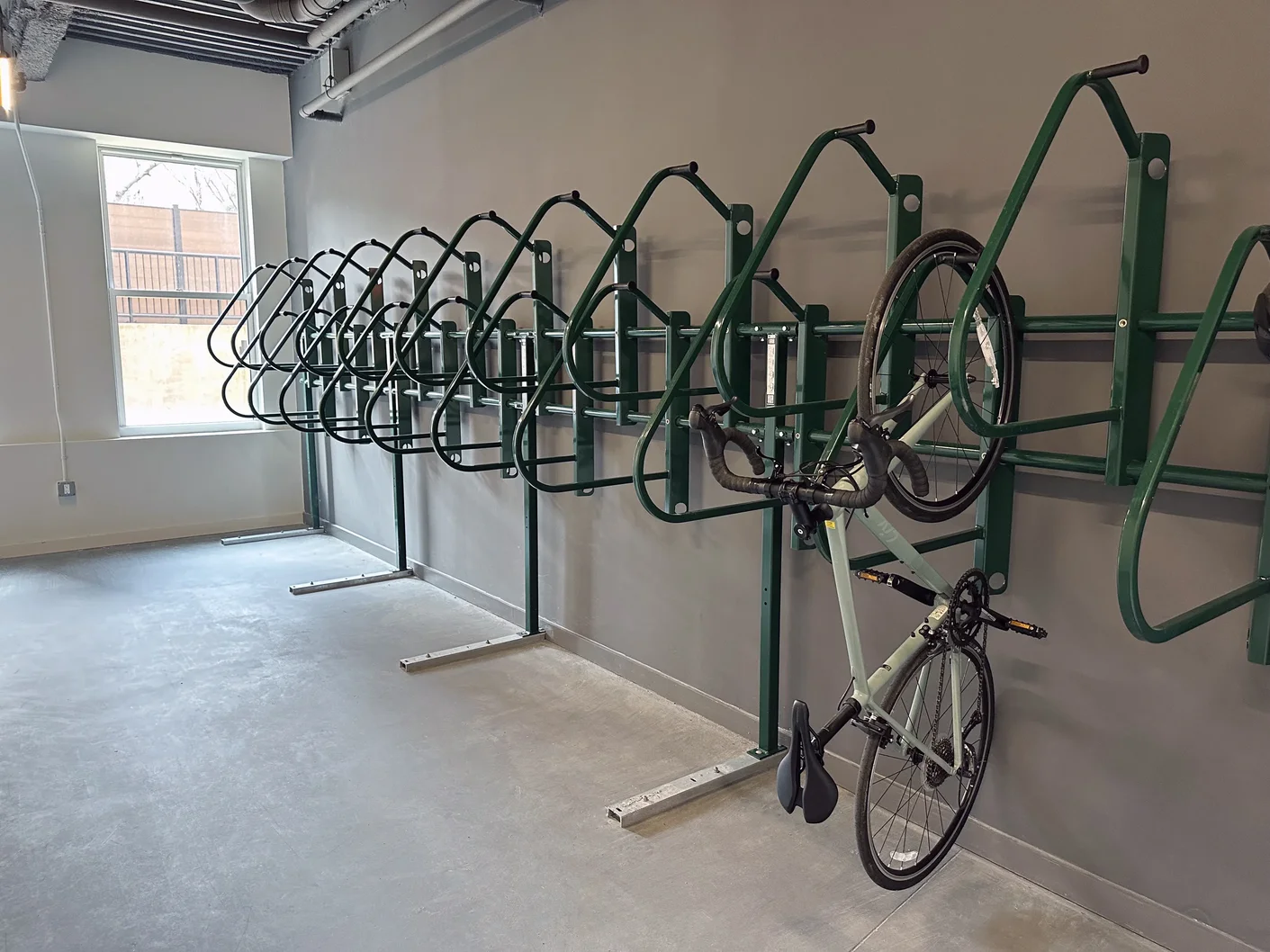 https://d206qjx0felmzj.cloudfront.net/unit-images/49aca600-34b9-41bb-a520-47f88d60a12d/s/Bicycle_Storage_knlhO.webp
